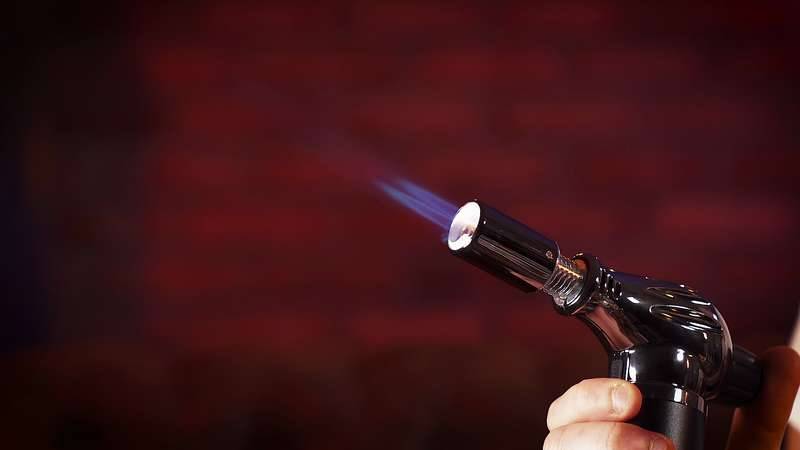 briquet chalumeau flamme bleue
