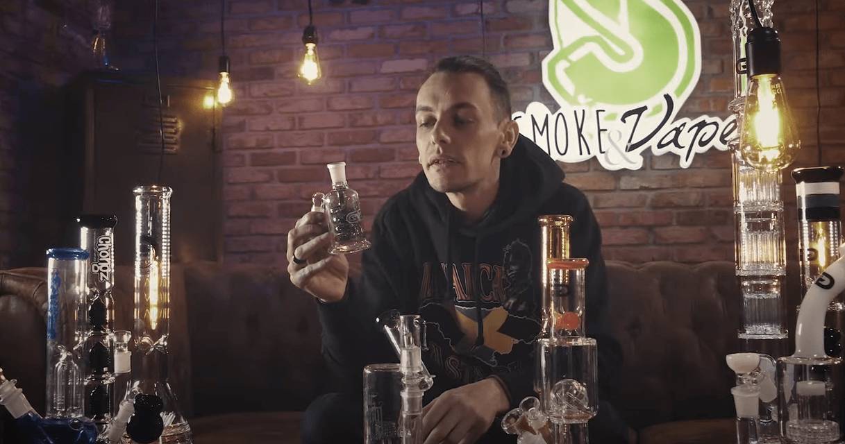 En quoi se comporte un percolateur?