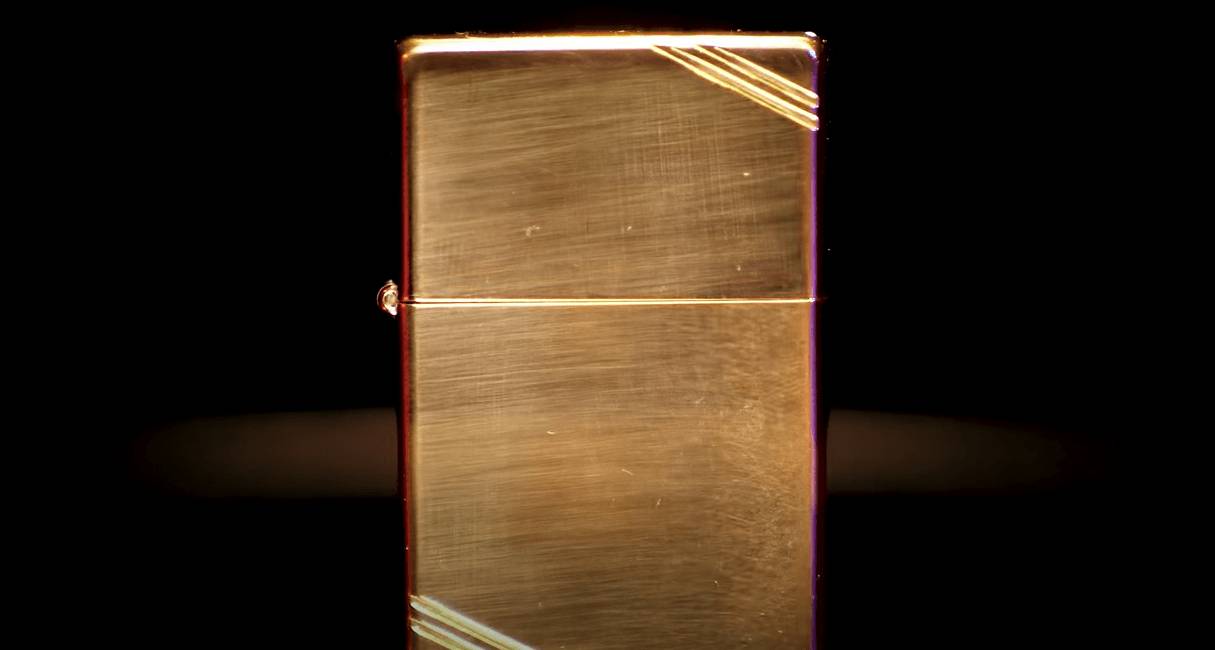 comment la première production zippo a-t-elle été créer?