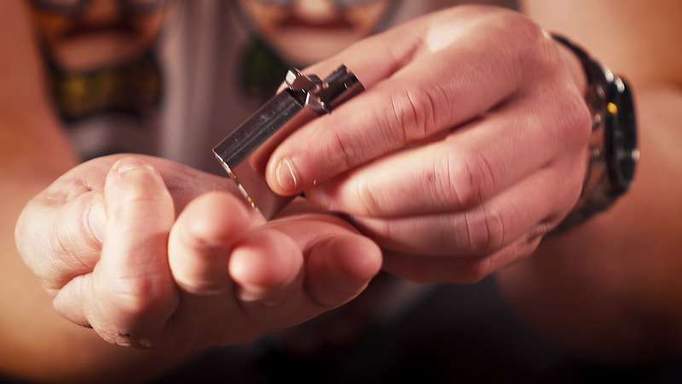 enlever pierre de briquet essence