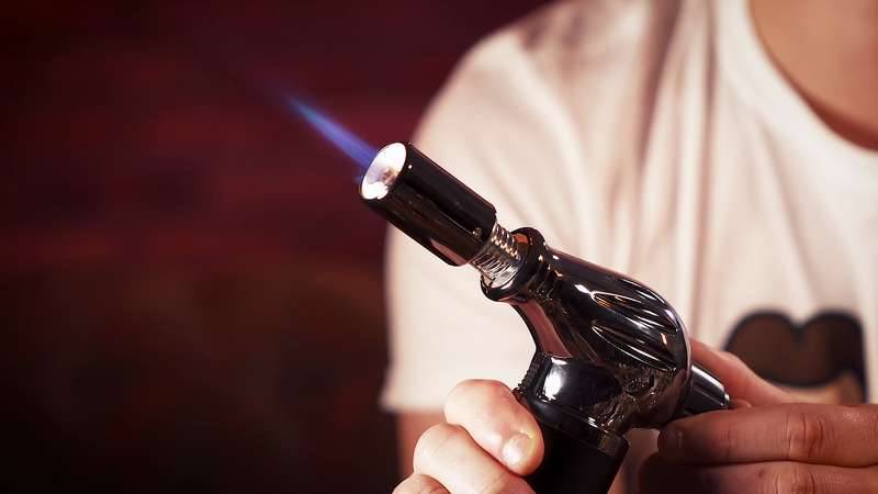 regler flamme briquet à molette